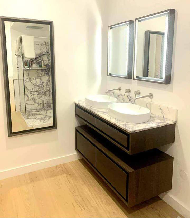 Agencement salle de bains linéaire