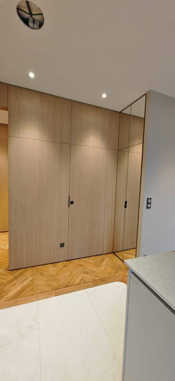 Grand dressing en bois fait sur mesure Saint Romain de Popey