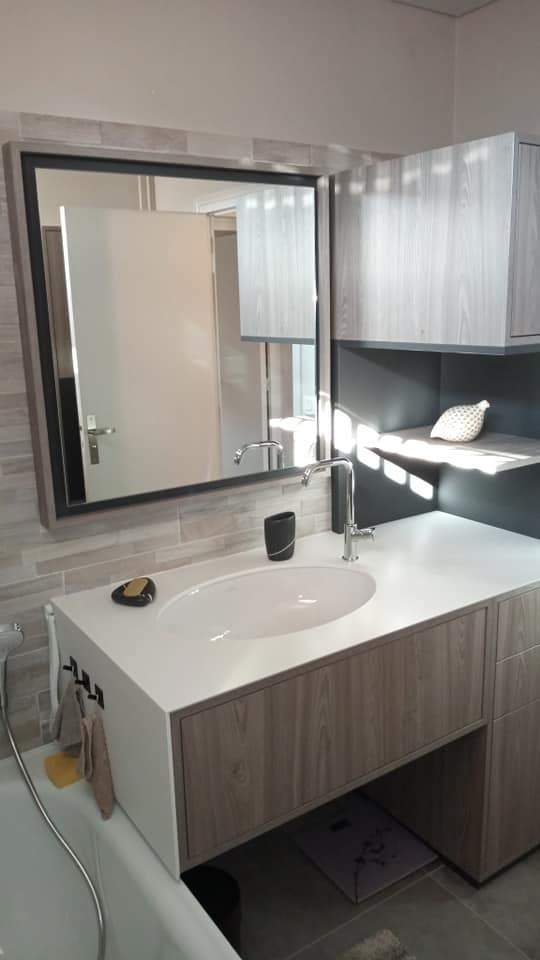 Petite salle de bains moderne Saint Romain de Popey