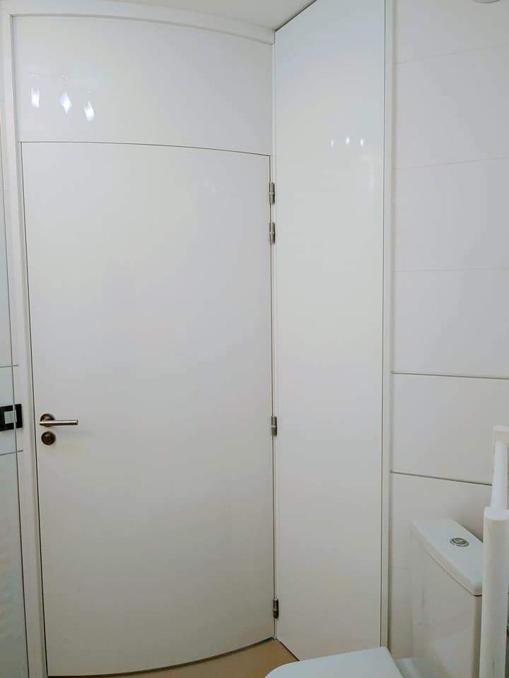 Porte à charnières en bois Saint Romain de Popey